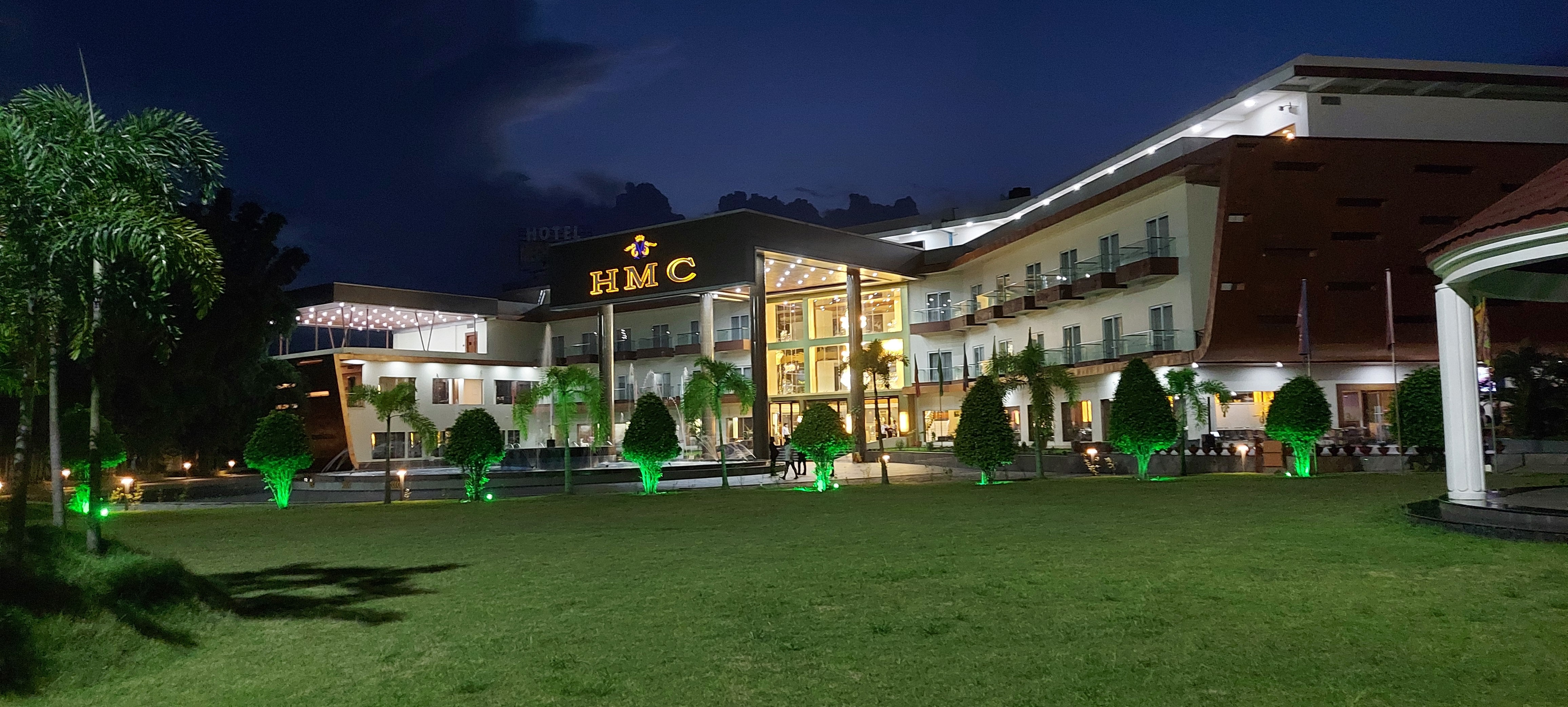 Hotel Mechi Crown