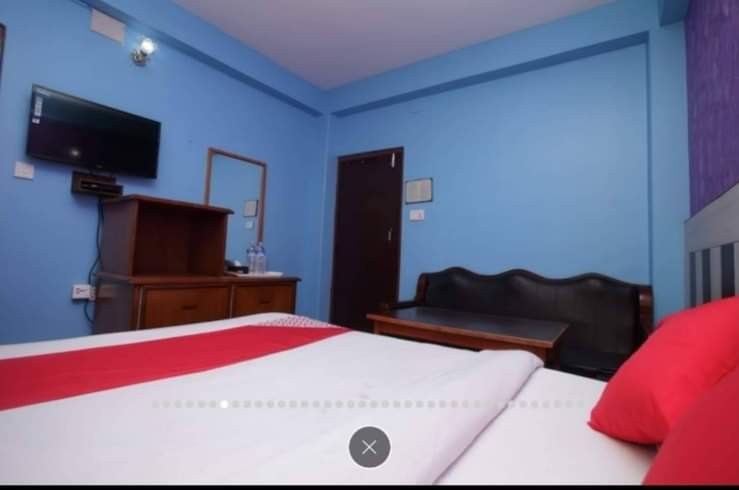 Hotel Middle Point Pvt Ltd|Double King Room