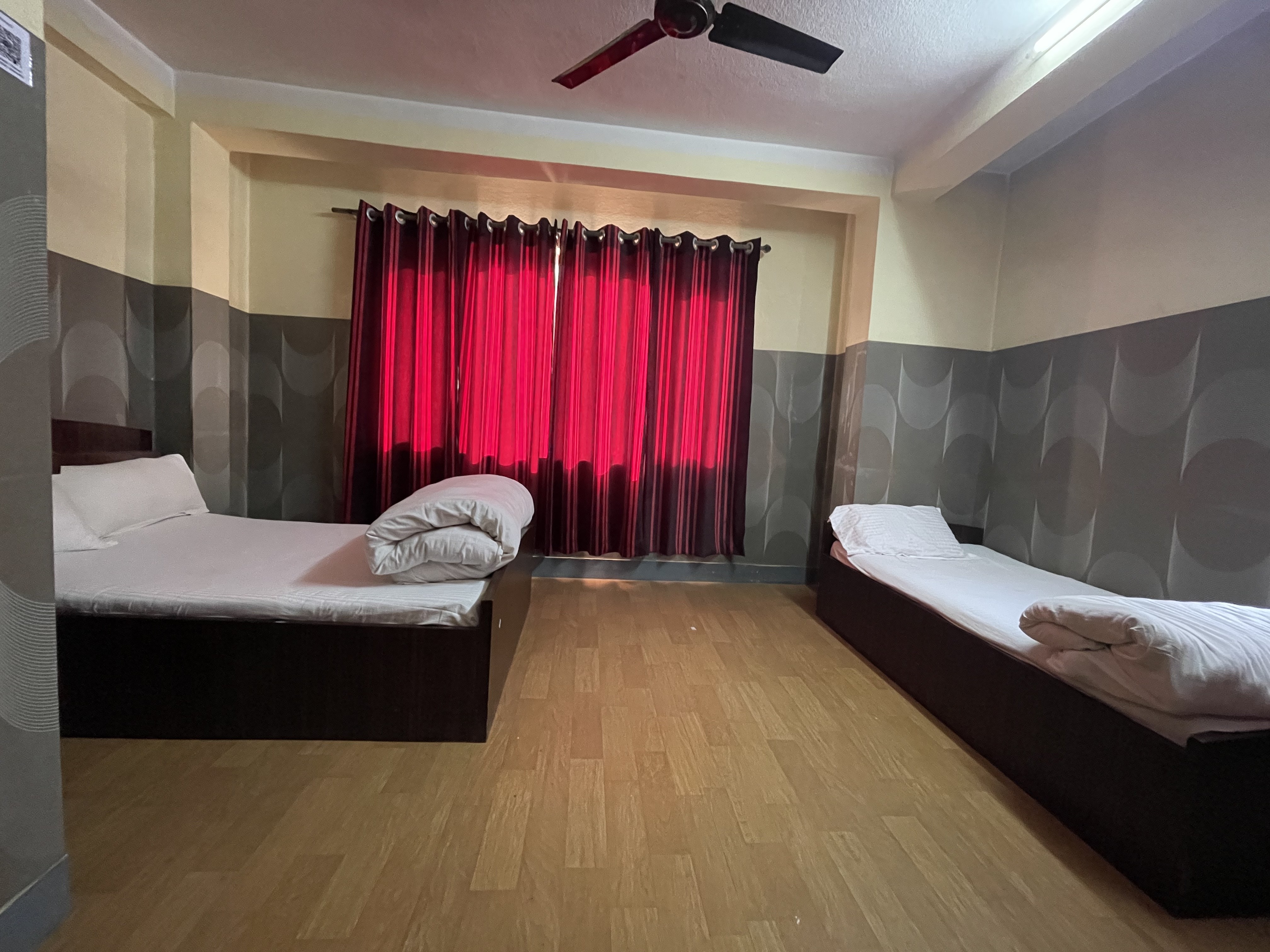 Family with 2 1 Single + 1 Double Bed