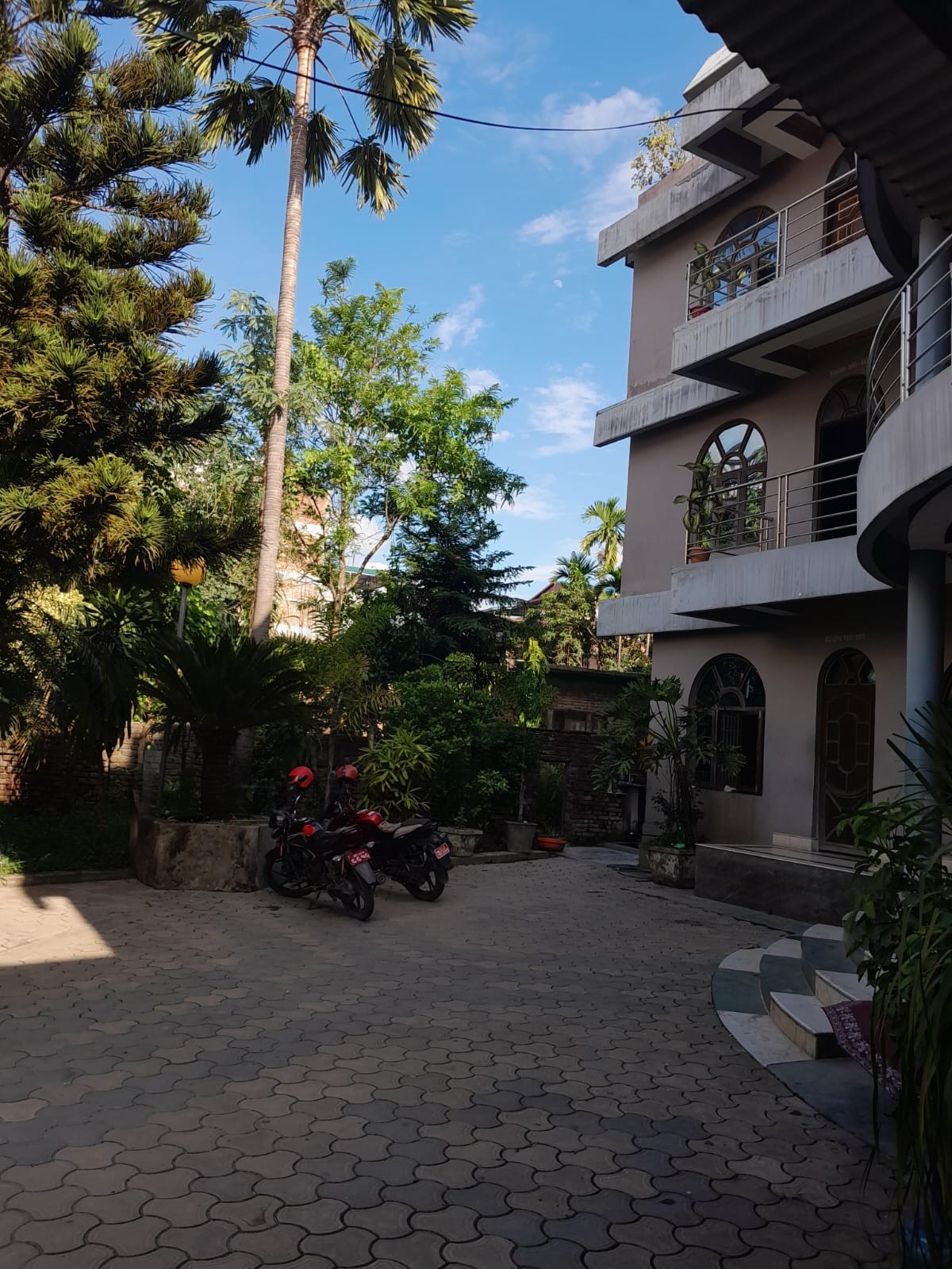 Om Pathiara Guest House