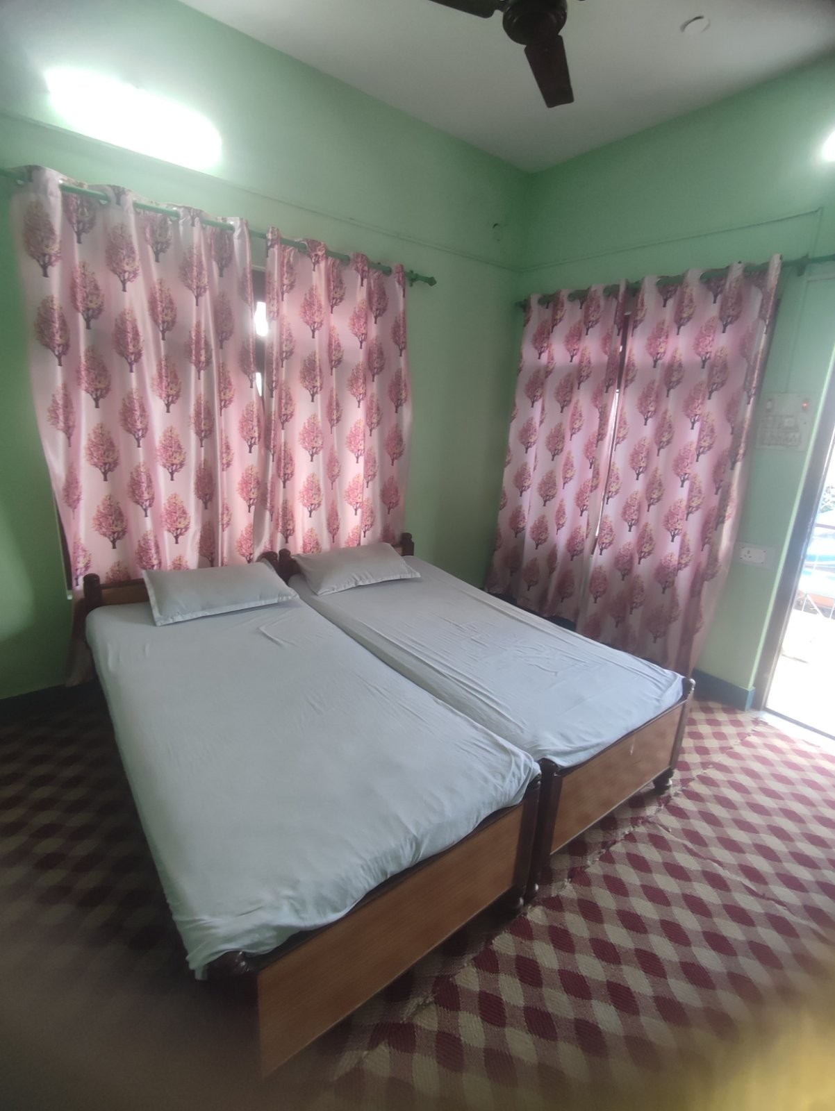 Hamro Bhojanalaya And Guest House