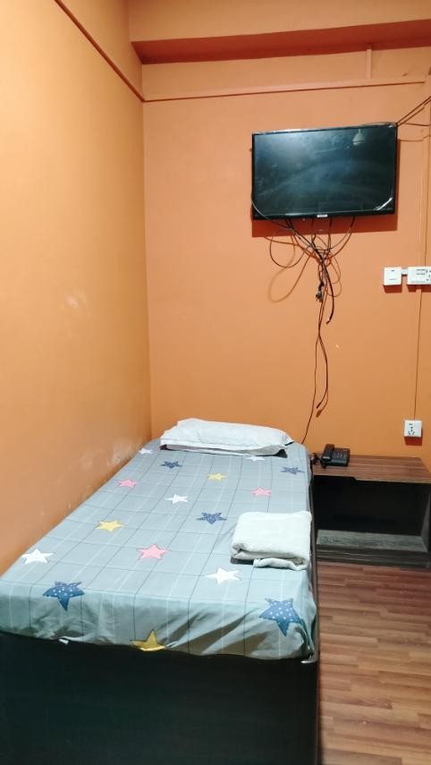 Hotel Peaceland And Thakali Bhancha Ghar