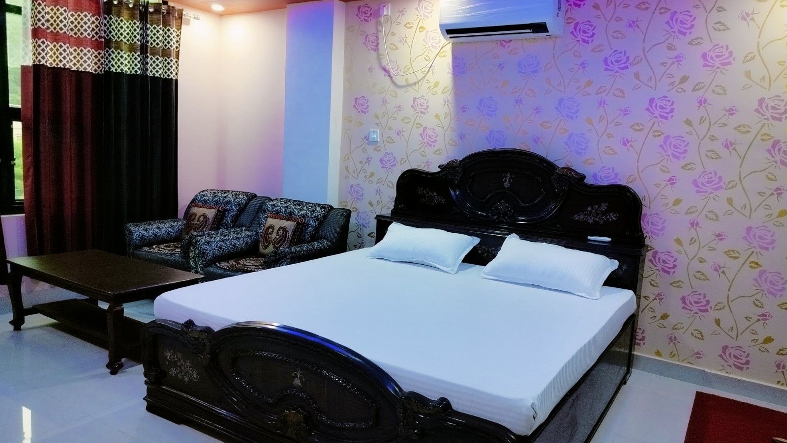Makalu Hotel Resturant & Lodge