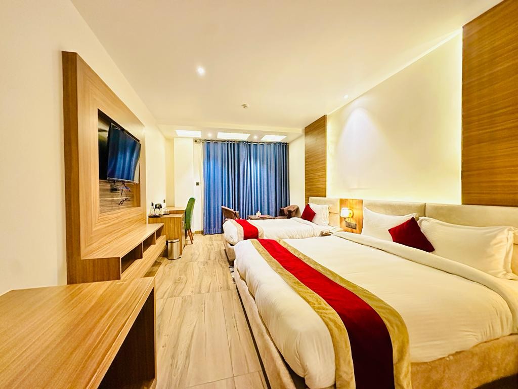 Super Deluxe AC Room Family