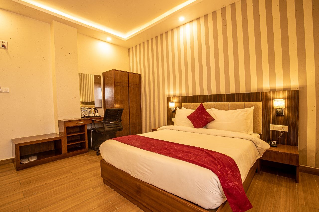 QUEEN Room
