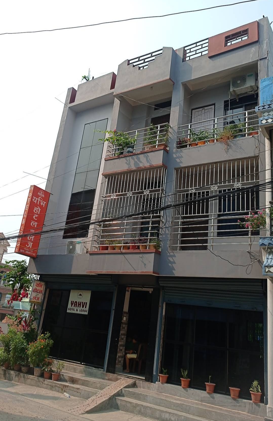 Yahvi Hotel And Lodge