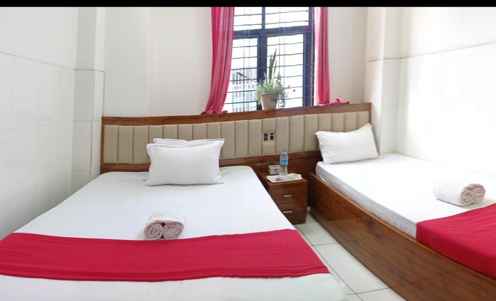 Yahvi Hotel And Lodge