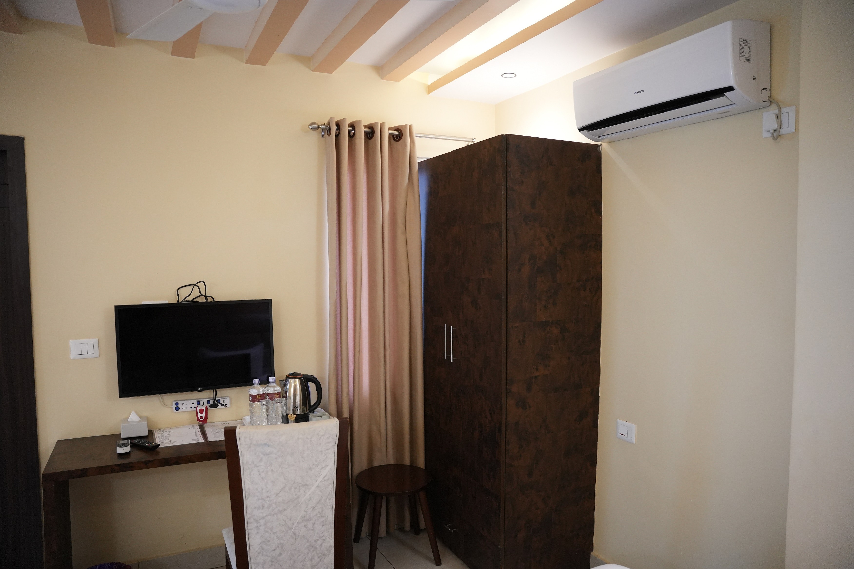 Hotel Ozone 24|Twin Bed Room