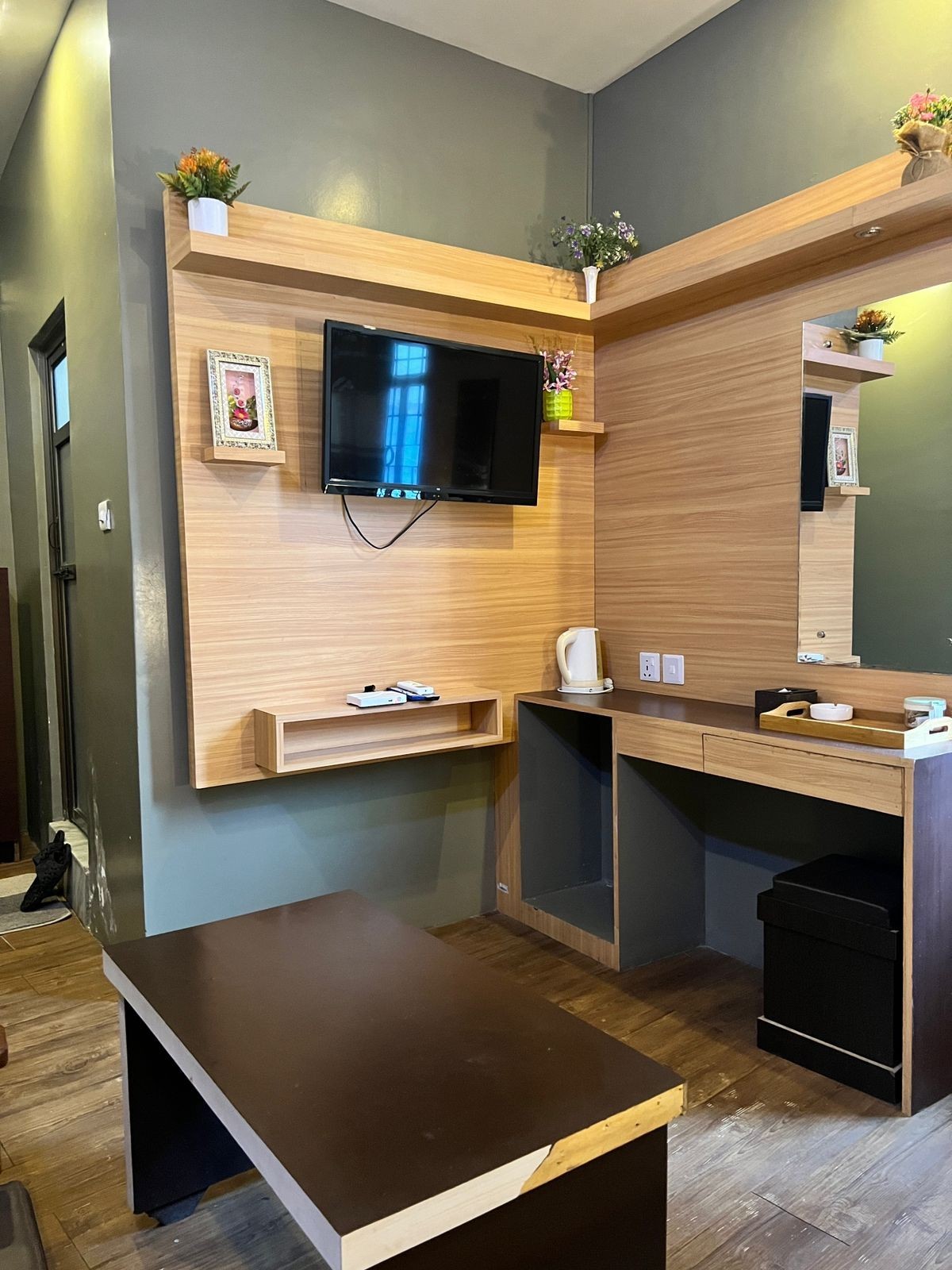 HOTEL KAIROS|Single Bed AC Room