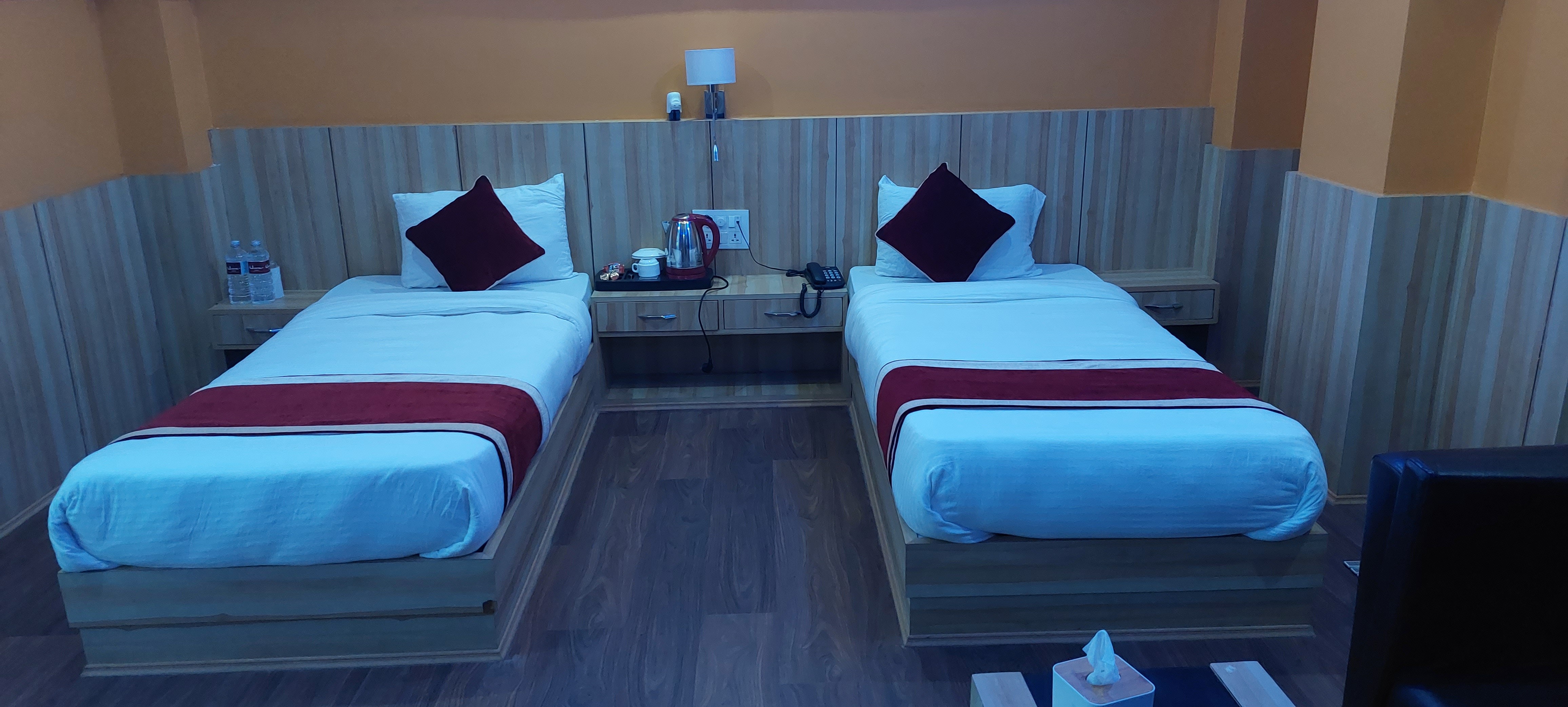 SINGLE ROOM