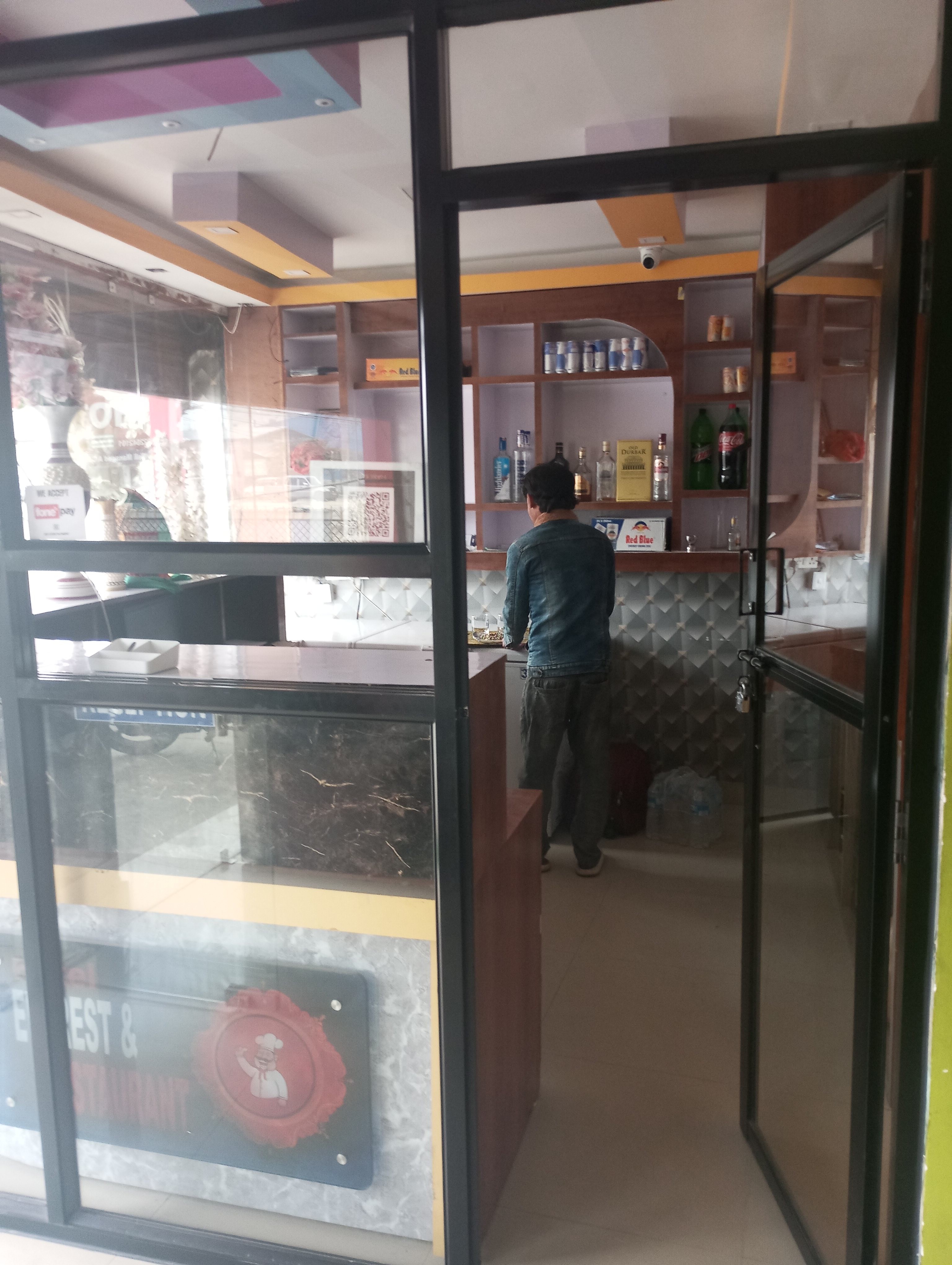 HOTEL EVEREST & RESTAURANT