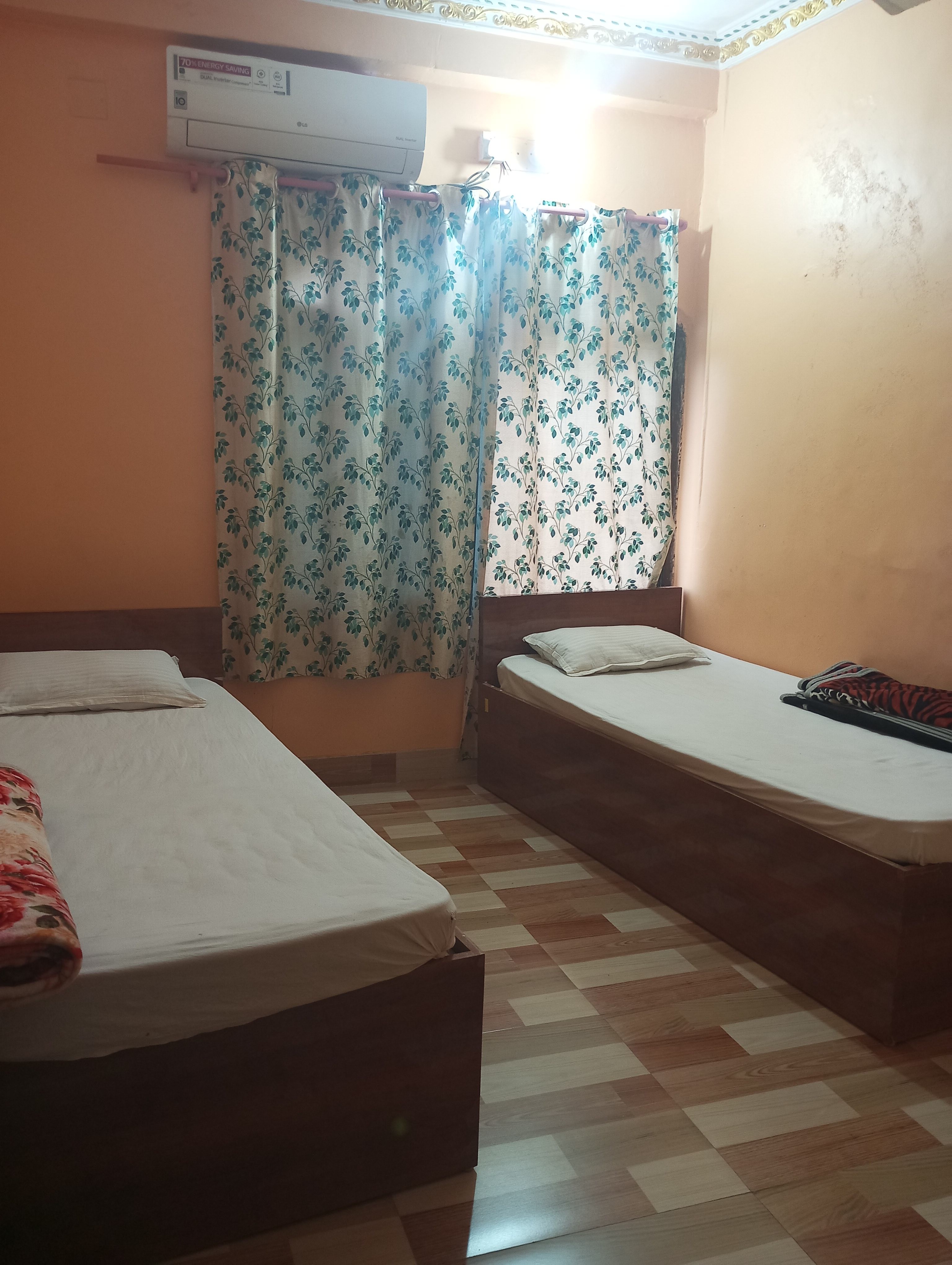 HOTEL EVEREST & RESTAURANT