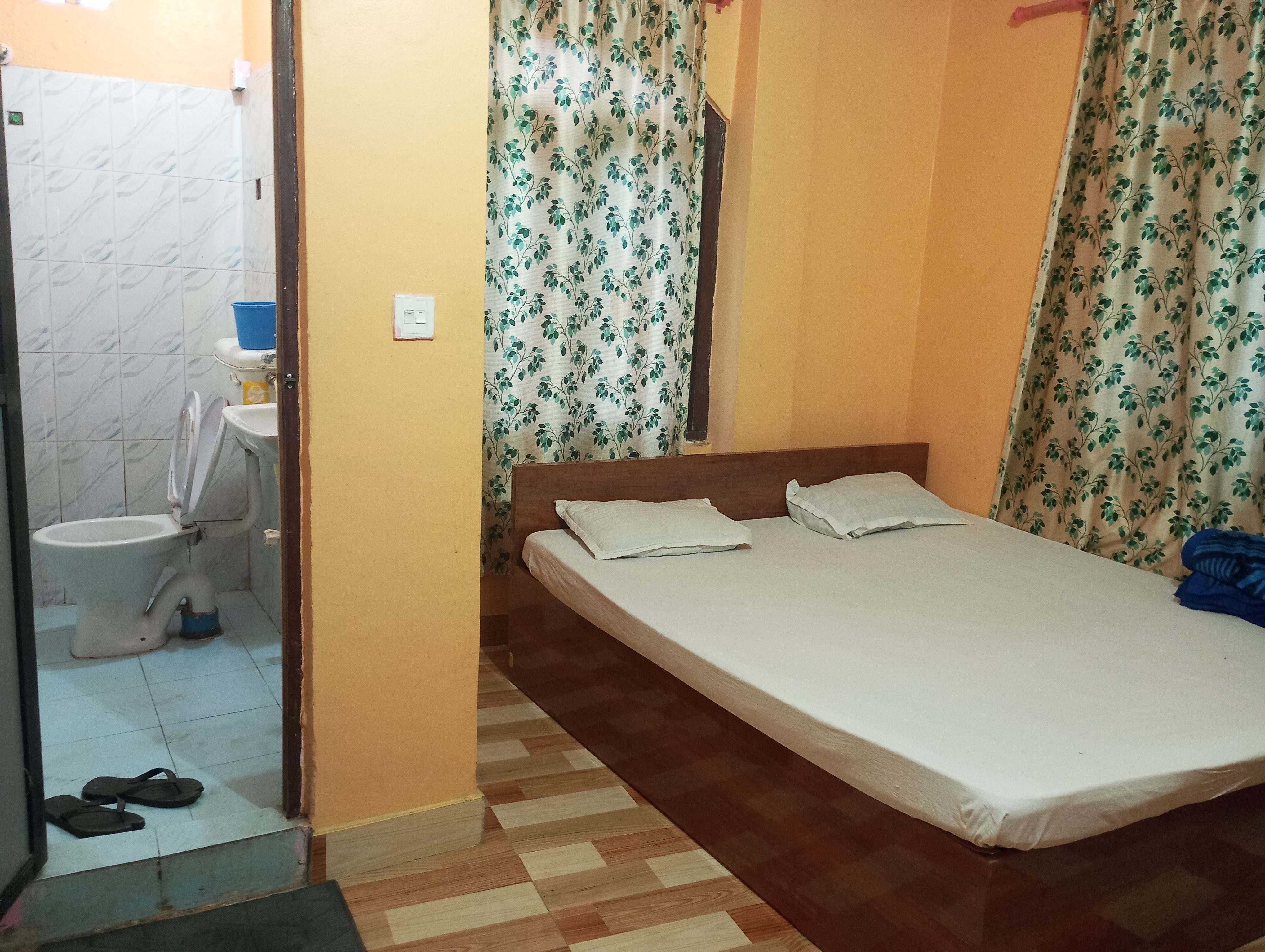 HOTEL EVEREST & RESTAURANT