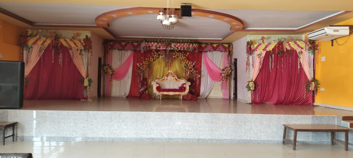 Solti Garden Hotel And Party Palace