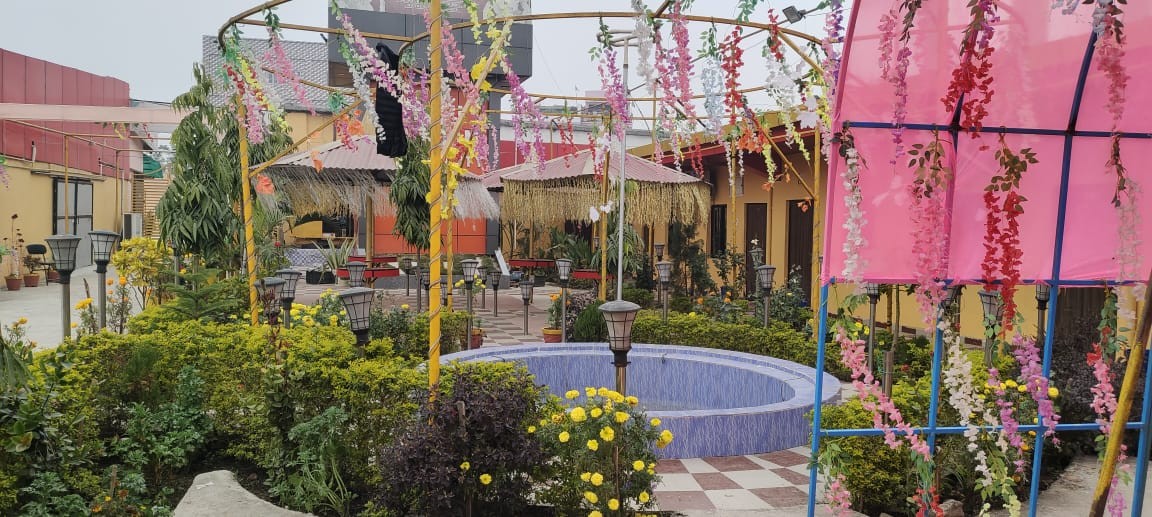 Solti Garden Hotel And Party Palace