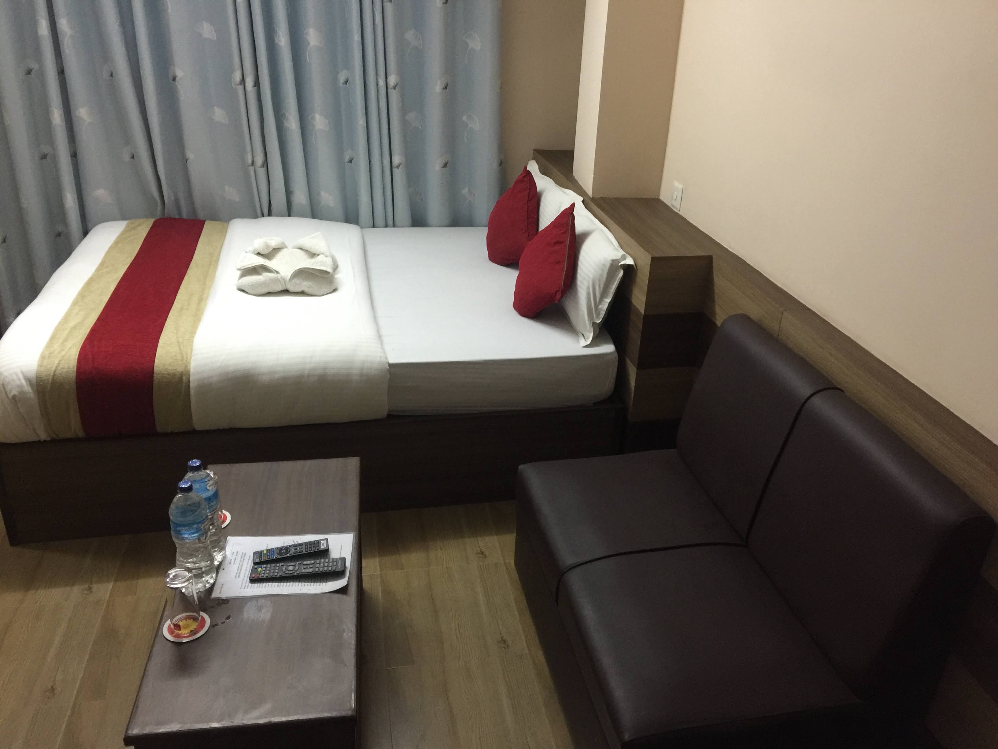 Hotel Rajdhani Visit|A/C Deluxe Single Couple/Family bedroom