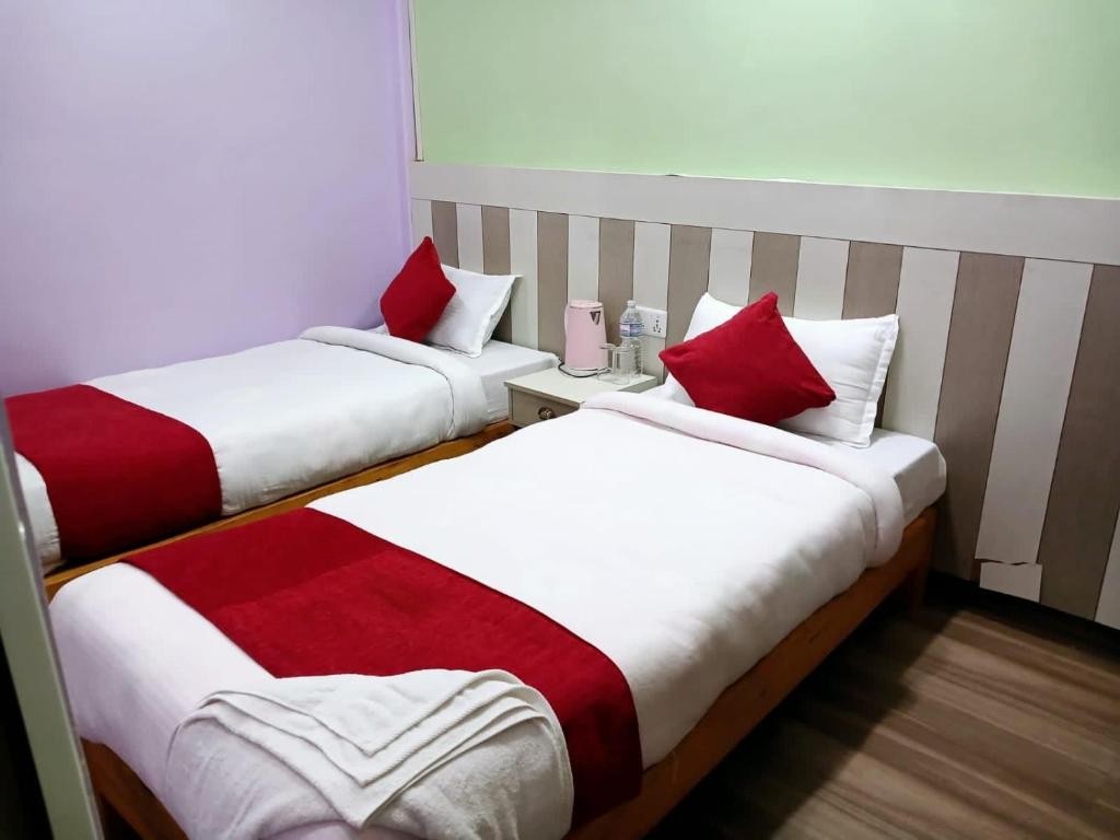 Hotel Astha's