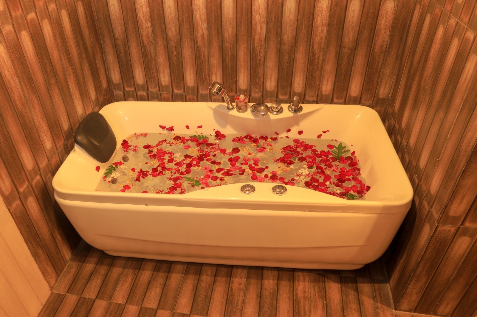 Bharatpur Garden Resort|Suite