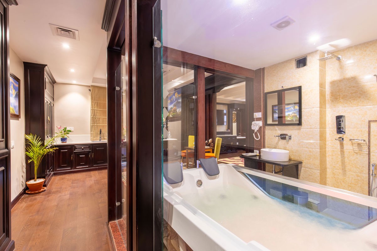 ROYAL SUITE ROYAL SUITE