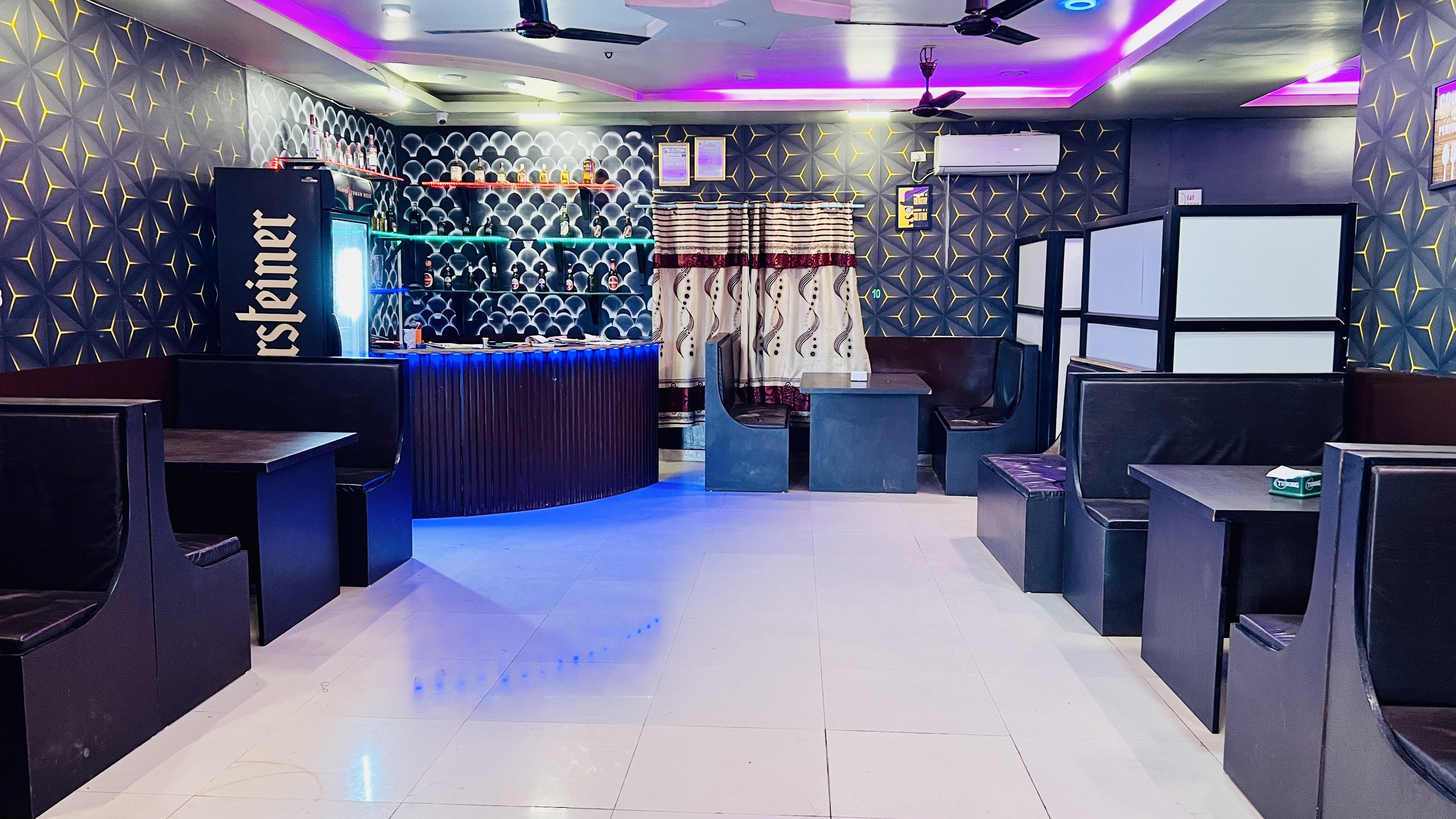 Hotel Kusum & Party Palace