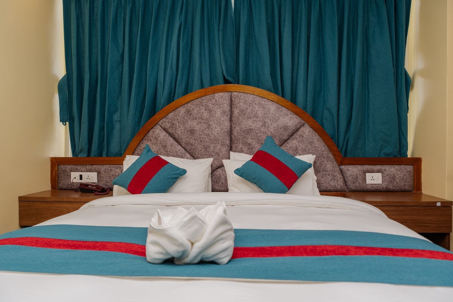 Hotel Royal Airport Pvt.Ltd.|Deluxe Double Room with Balcony
