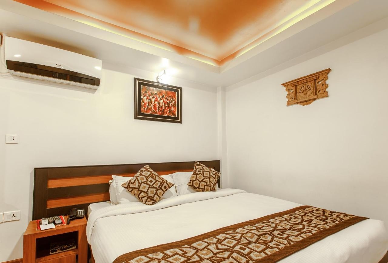 Hotel Shreesu|Deluxe Room