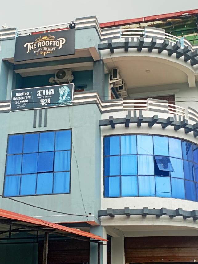 Rooftop Restaurant & Lodge