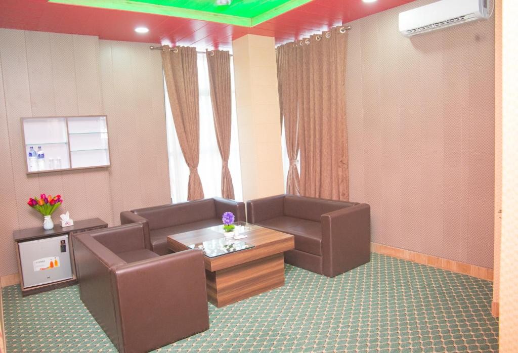 SUITE ROOM