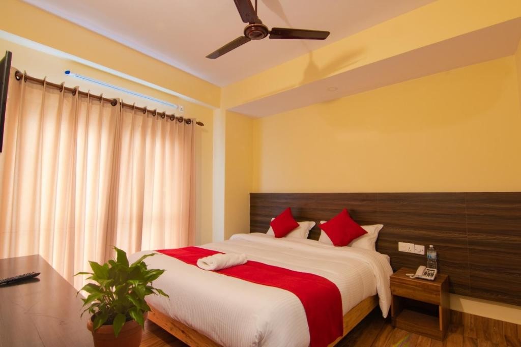 Couple Deluxe with AC