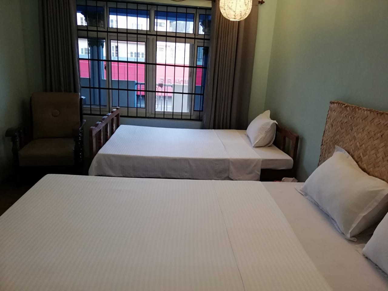 Twin Deluxe Room With A/C no. 1