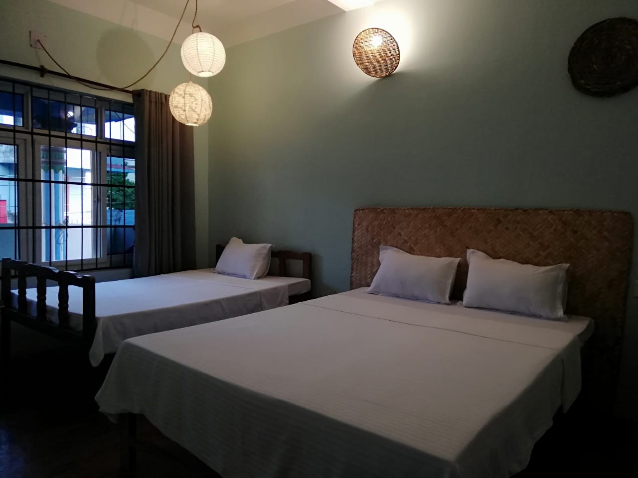 Twin Deluxe Room With A/C no. 3