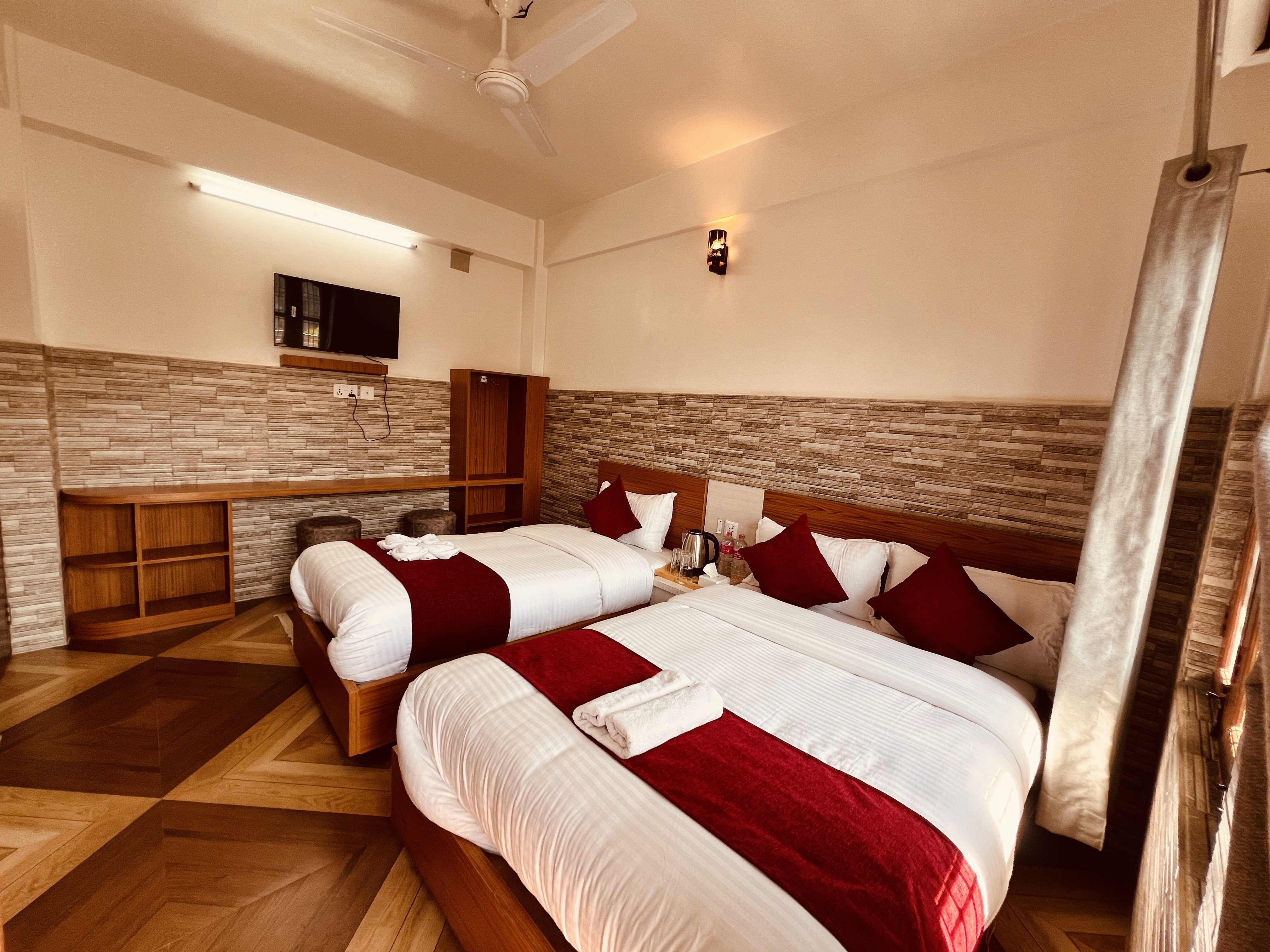 1 Double Bed, 1 Single Bed