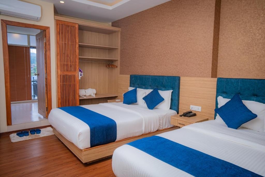 Suite With Lake View no. 1