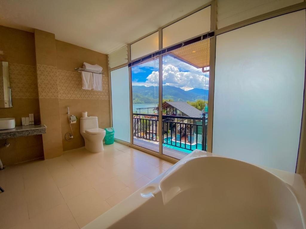 Suite With Lake View no. 2