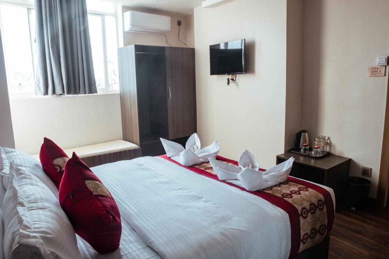 Kusum Airport Hotel