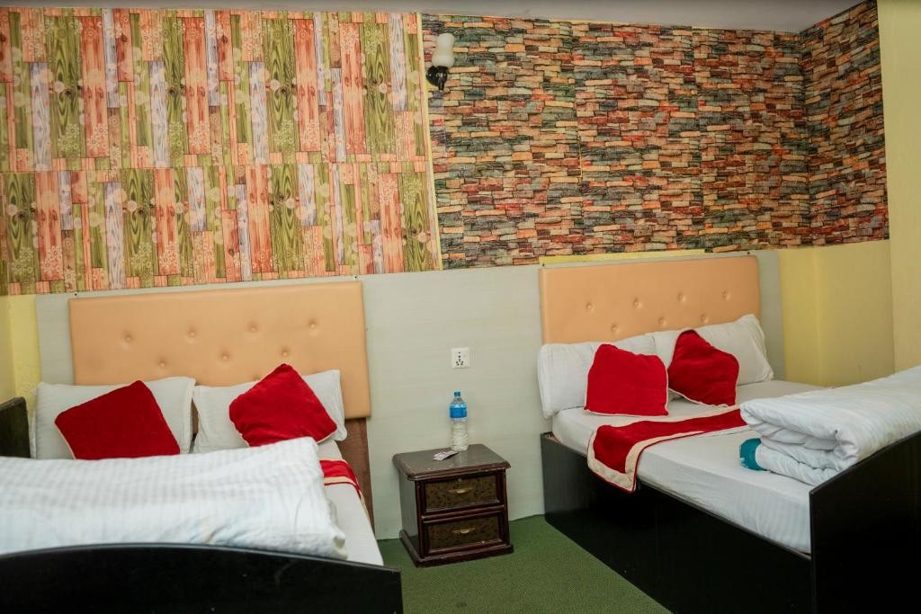 Laxmi Lodge Charikot
