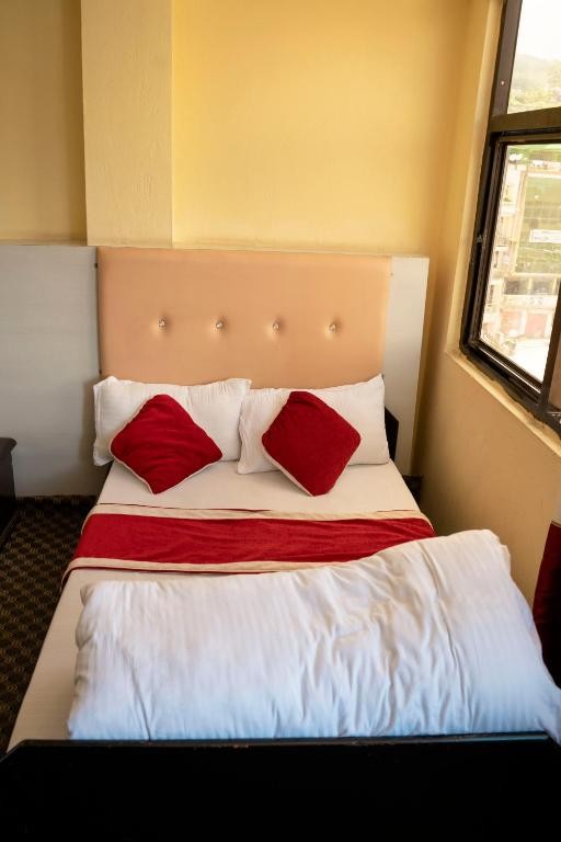 Laxmi Lodge Charikot