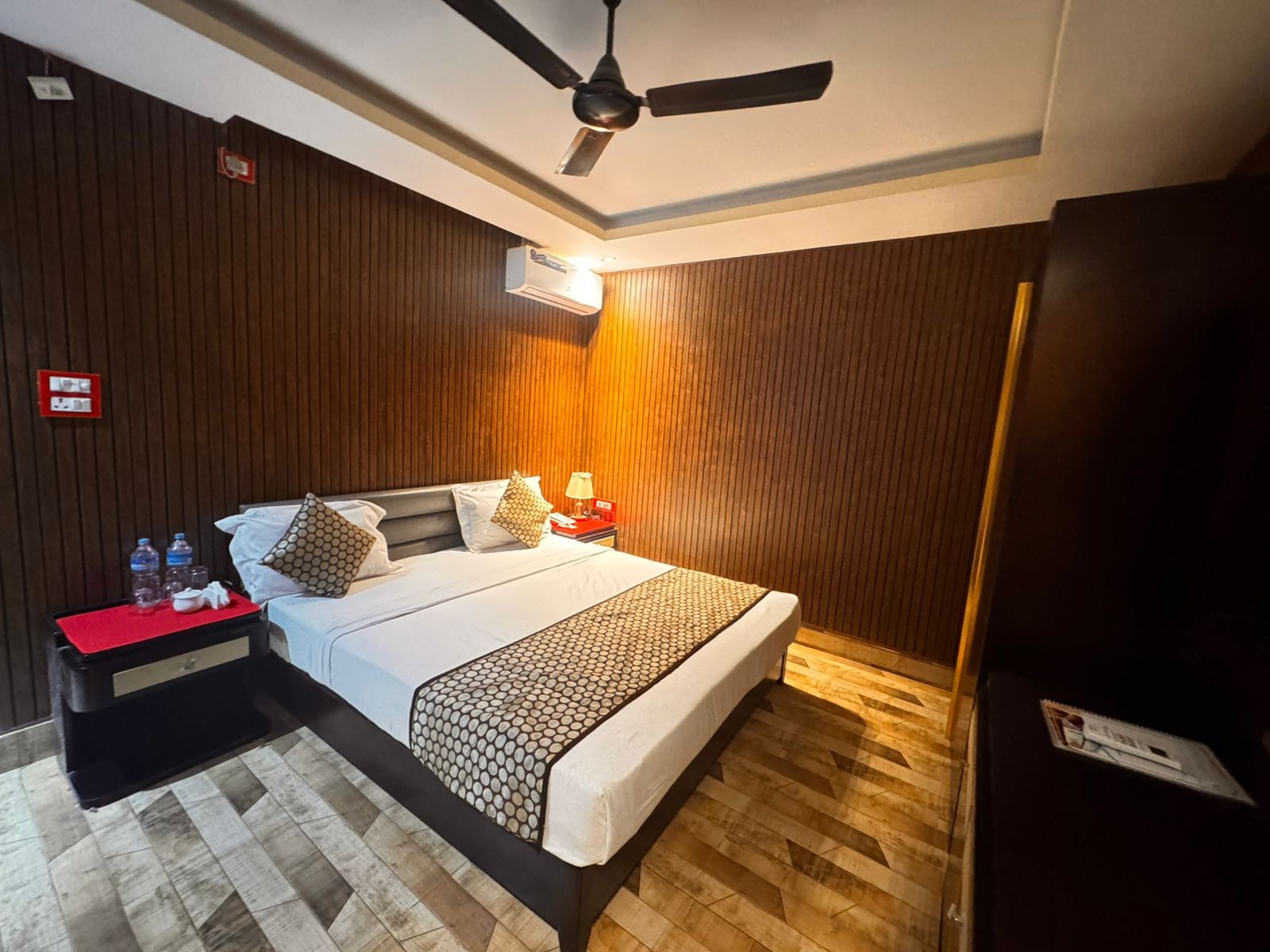 STANDARD DELUXE ROOM