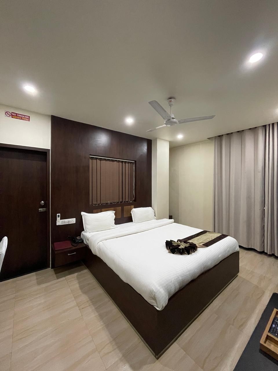Deluxe King Room no. 4