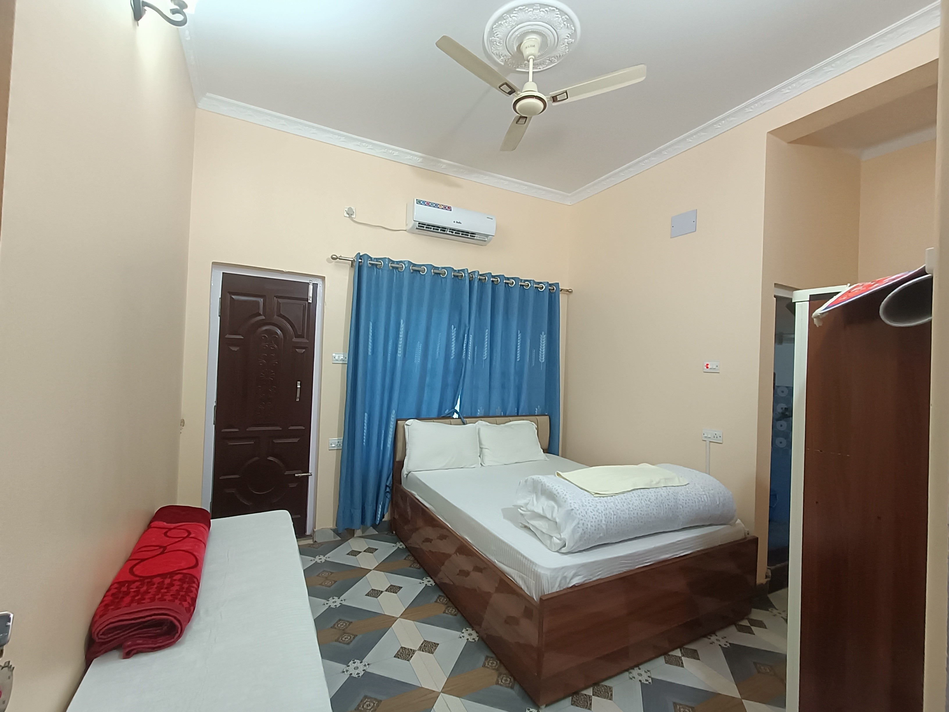 Mini Mahal Hotel And Restaurant