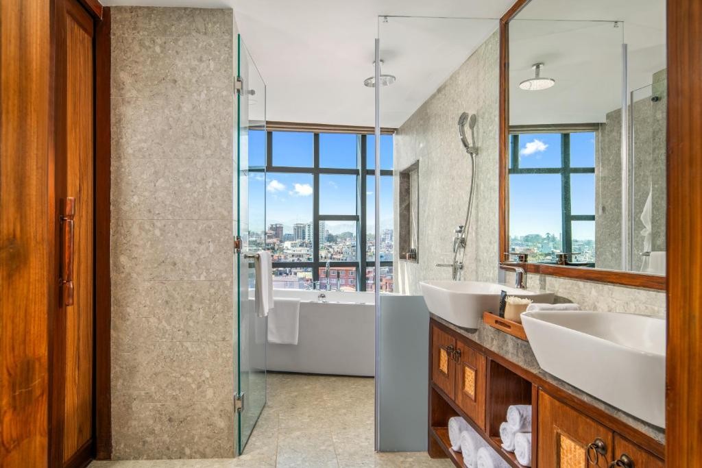 PLATINUM SUITE