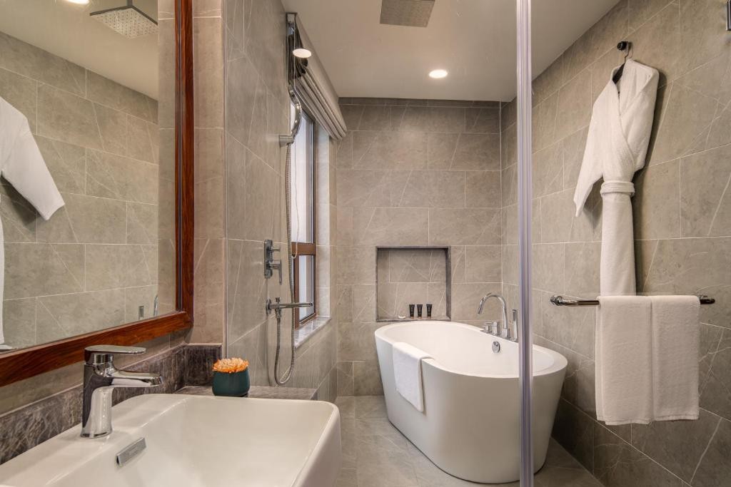 FESTIVAL SUITE
