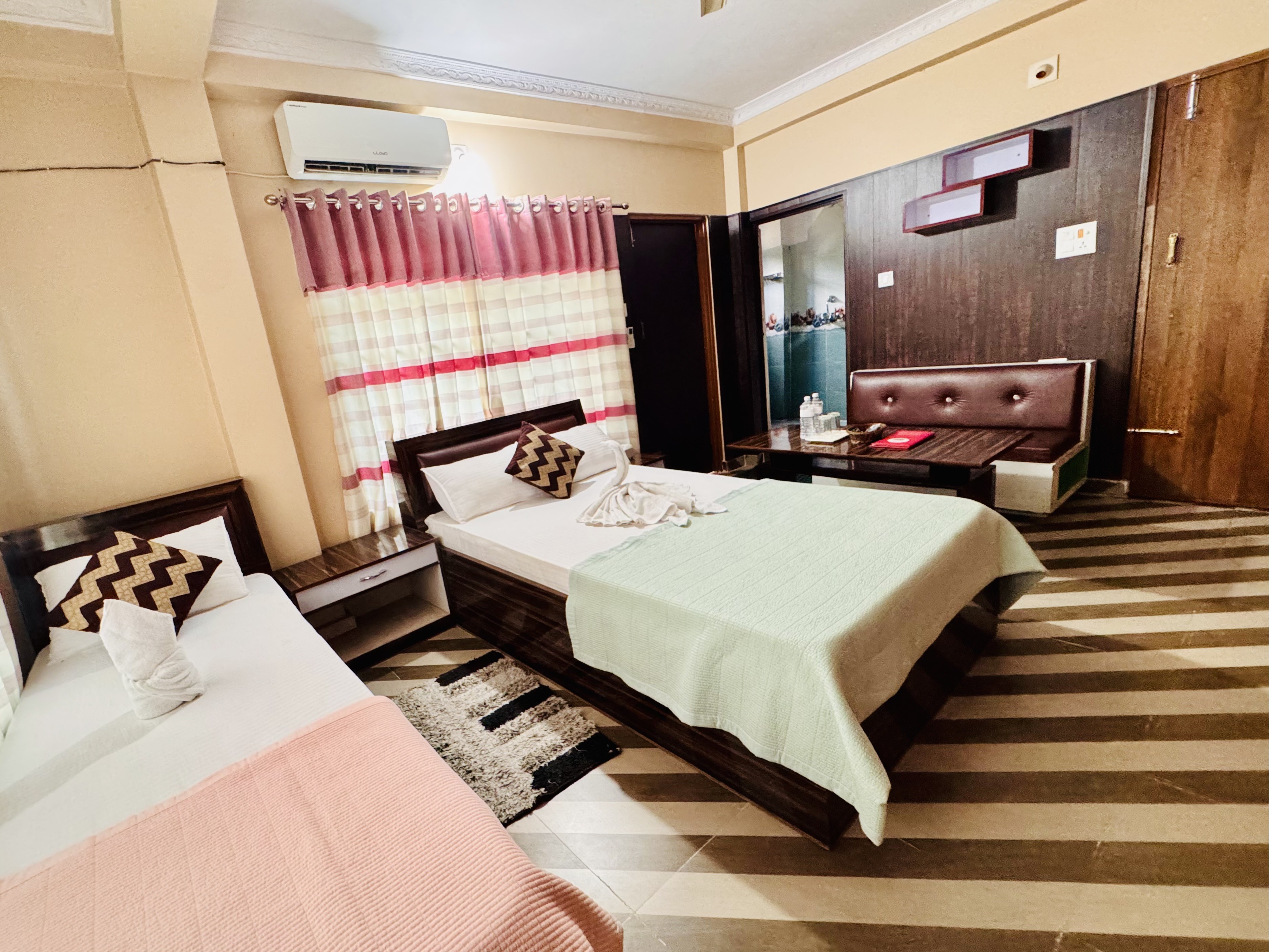 Hotel Ittako Ghar|Standard AC Room (3 Person)
