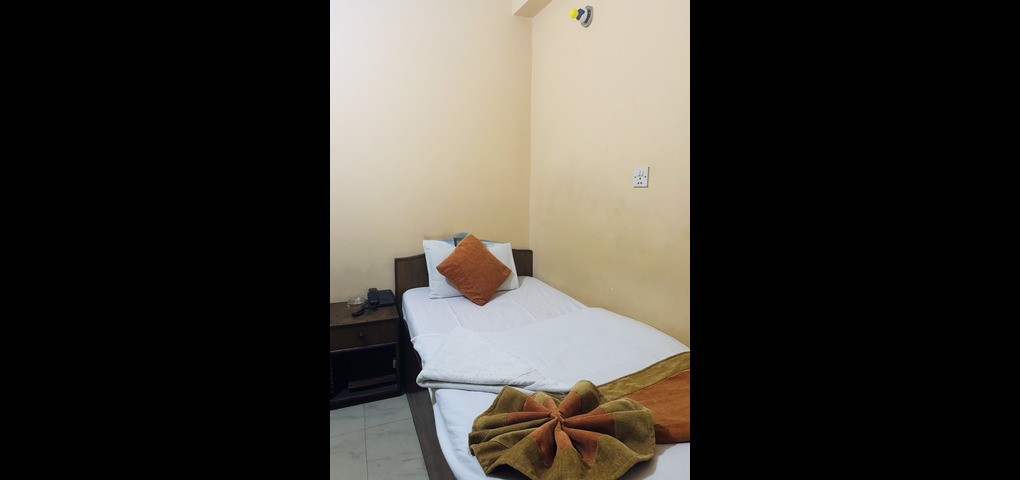 Om Mandakini Hotel|Single Bedroom with Private Bathroom Om Mandakini Hotel|Single Bedroom with Private Bathroom