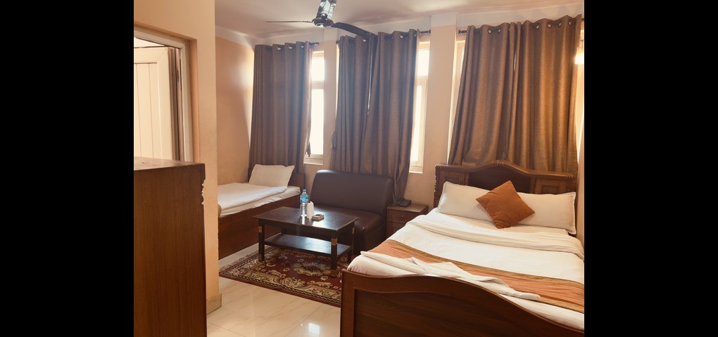 Om Mandakini Hotel|Double Room with A/C & Private Bathroom Om Mandakini Hotel|Double Room with A/C & Private Bathroom