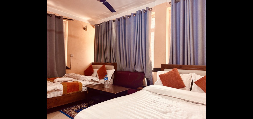 Om Mandakini Hotel|Family Room with A/C & Private Bathroom Om Mandakini Hotel|Family Room with A/C & Private Bathroom