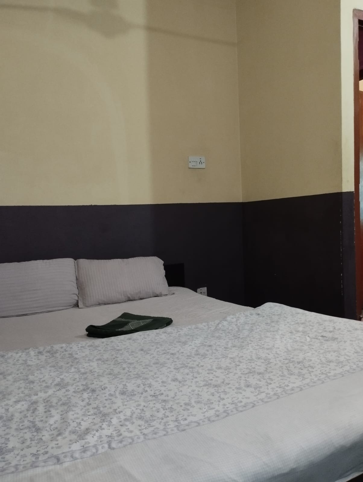 Darshan Namaste Inn|king bed Single Room