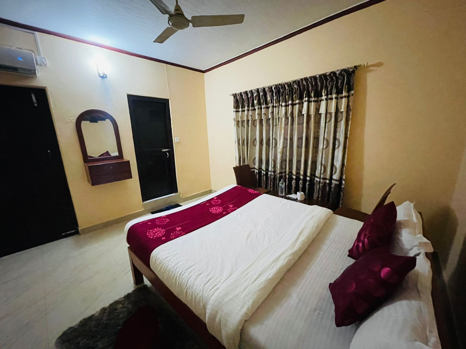 Hotel Peace Ganga Inn|Couple Room