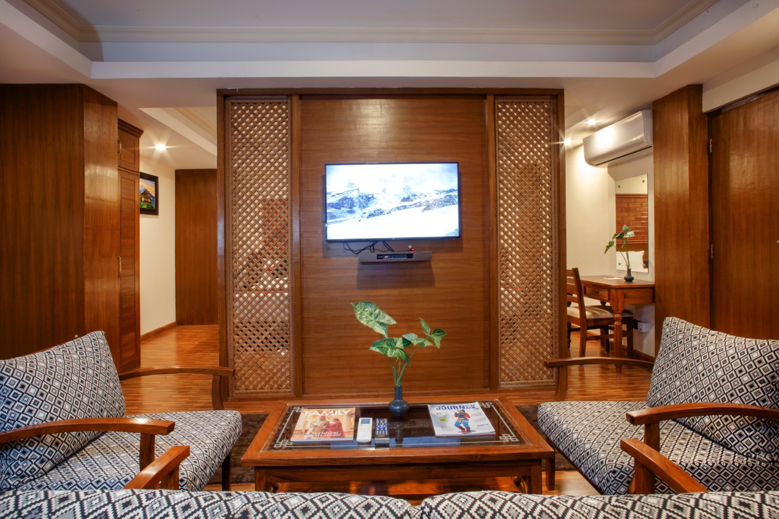 Deluxe Suite Deluxe Suite