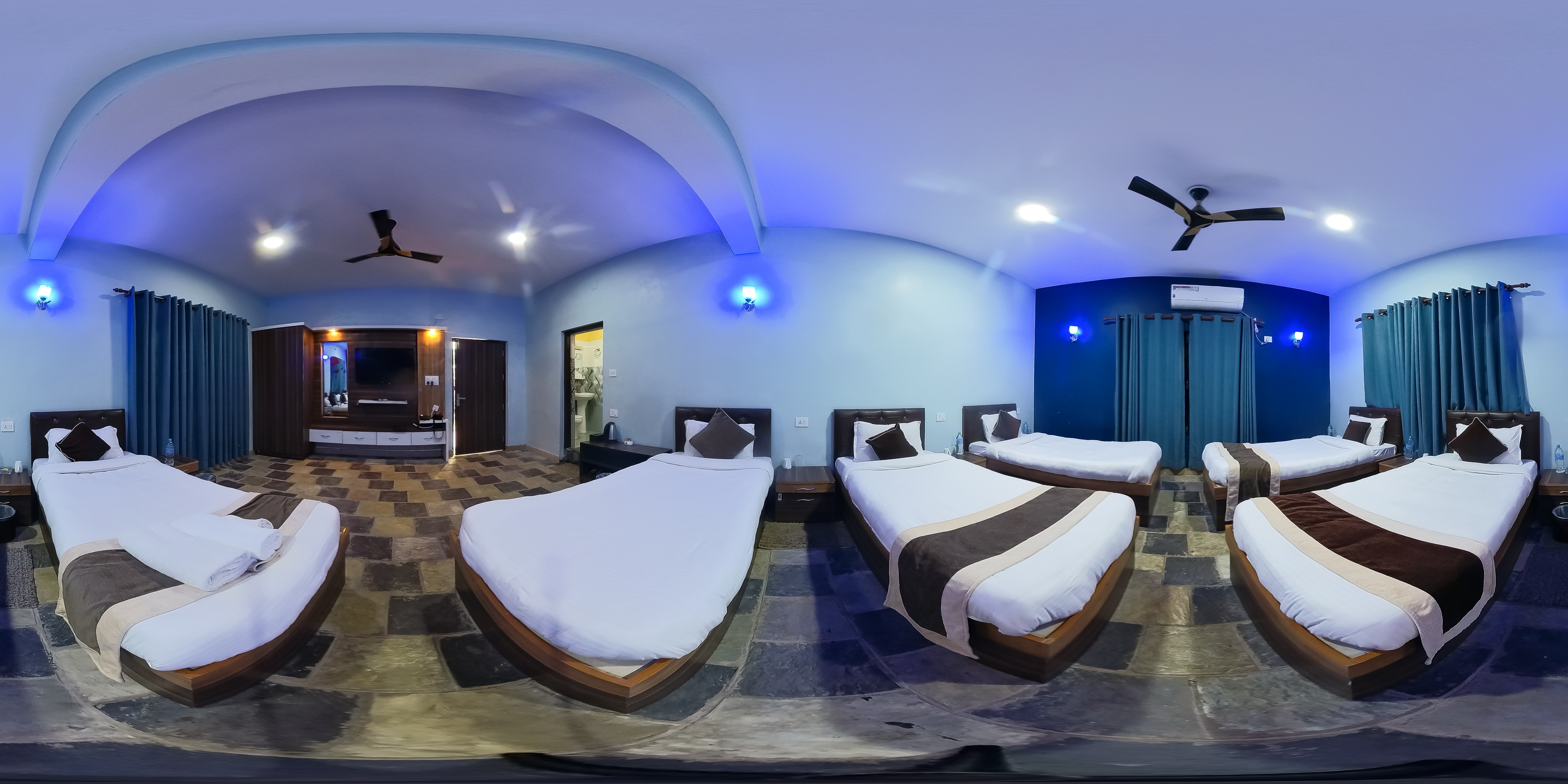 EXECUTIVE ROOM EXECUTIVE ROOM